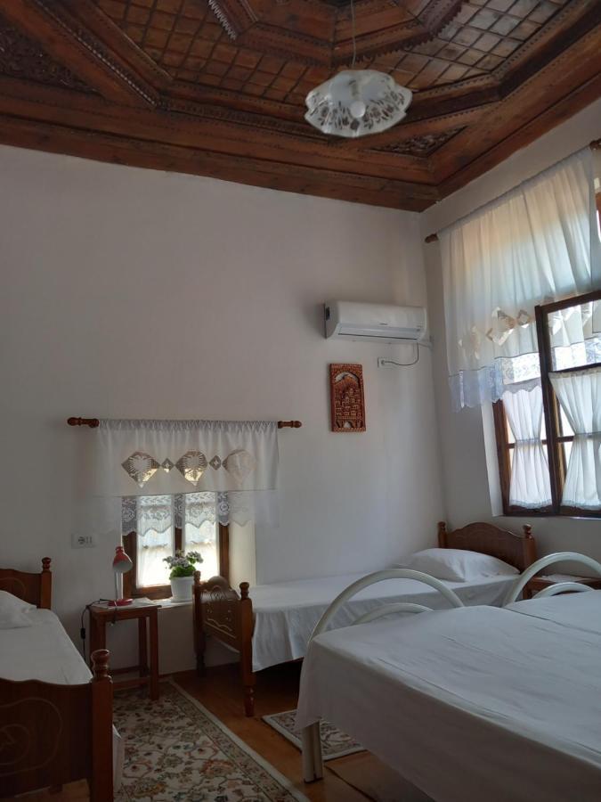 Guesthouse & Hostel Lorenc Берат Екстериор снимка