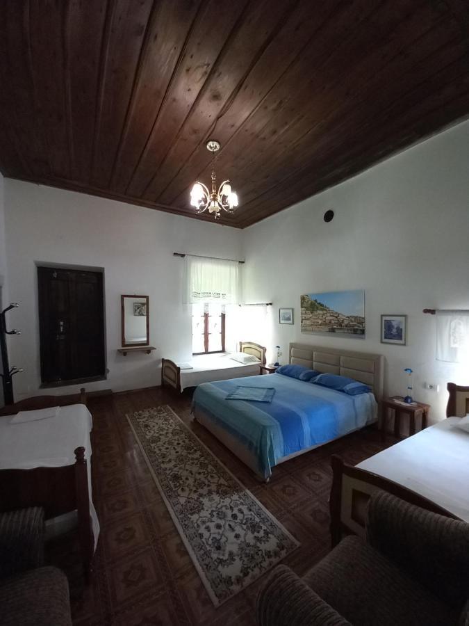 Guesthouse & Hostel Lorenc Берат Екстериор снимка